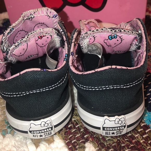 Hello Kitty Converse! 💕 - Picture 3 of 5